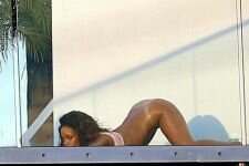 Rihanna semidesnuda en sesión de fotos