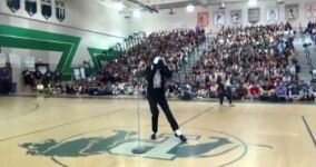 ¡Impactante! Este joven baila igual a Michael Jackson